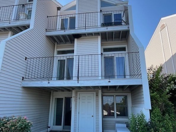 48 Bywater Lane 48, Bridgeport CT 06605