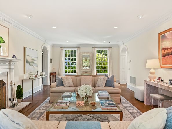 1084 Sturges Highway, Fairfield CT 06880