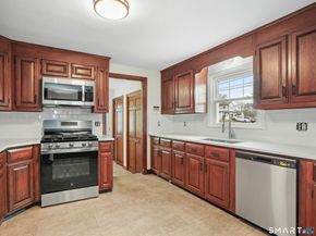 8 Raleigh Road, Bridgeport CT 06606