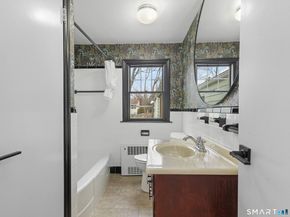 8 Raleigh Road, Bridgeport CT 06606