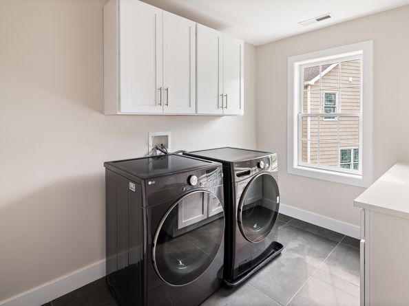 6 Walnut Ridge Court, Stamford CT 06905