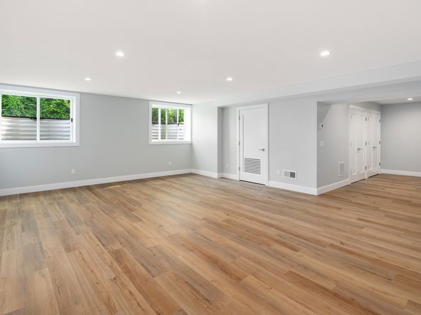 6 Walnut Ridge Court, Stamford CT 06905