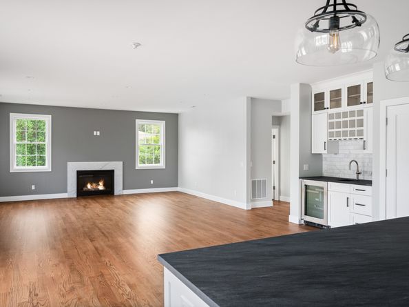 6 Walnut Ridge Court, Stamford CT 06905