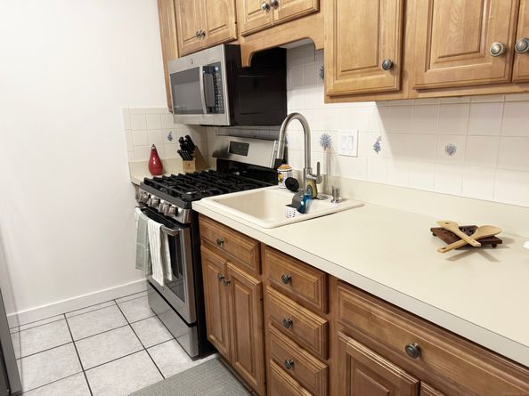 160 Fairfield Woods Road APT 35, Fairfield CT 06825