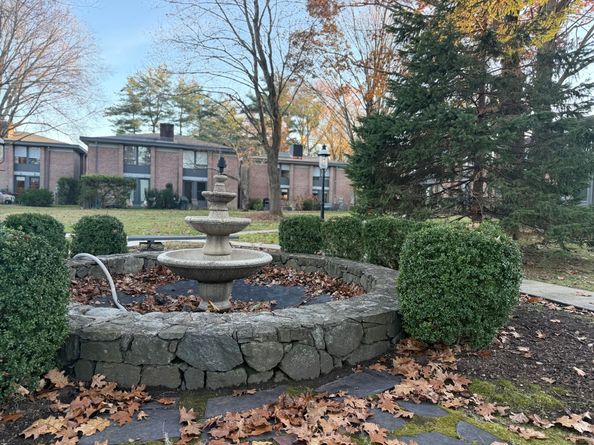 160 Fairfield Woods Road APT 35, Fairfield CT 06825