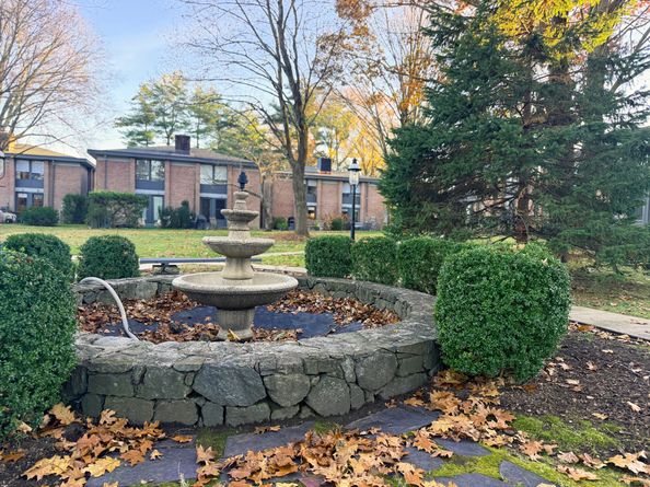 160 Fairfield Woods Road APT 35, Fairfield CT 06825