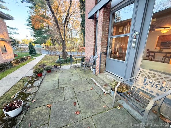 160 Fairfield Woods Road APT 35, Fairfield CT 06825