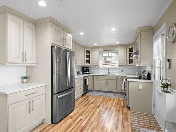 77 Maple Street, Darien CT 06820