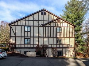 27 Rollingwood Drive 27, Brookfield CT 06804