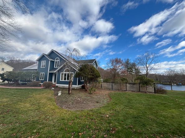 33 Walnut Tree Hill Road, Shelton CT 06484