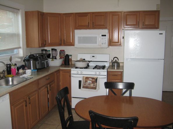 90 Tom Thumb Street, Bridgeport CT 06606