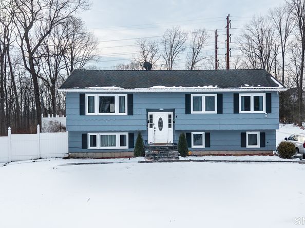 6 Chaucer Drive, Shelton CT 06484