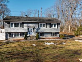 6 Chaucer Drive, Shelton CT 06484