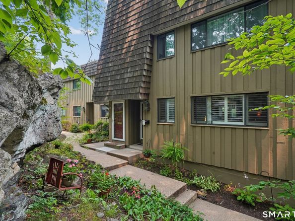 96 Ledgebrook Drive 96, Norwalk CT 06854