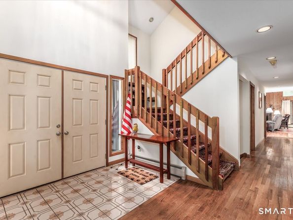 4 Deerfield Road, Brookfield CT 06804