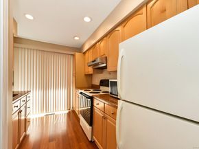 245 Glendale Avenue D8, Bridgeport CT 06606