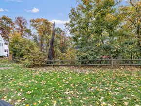 132 Country Place 132, Shelton CT 06484