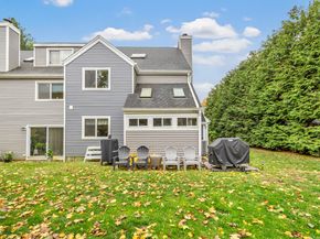 132 Country Place 132, Shelton CT 06484