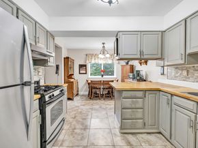 132 Country Place 132, Shelton CT 06484