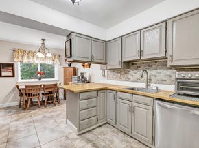 132 Country Place 132, Shelton CT 06484