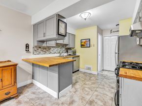 132 Country Place 132, Shelton CT 06484