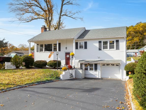 7 Lycett Court, Norwalk CT 06850