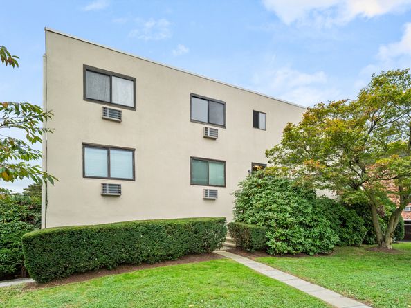 737 Cove Road D2, Stamford CT 06902