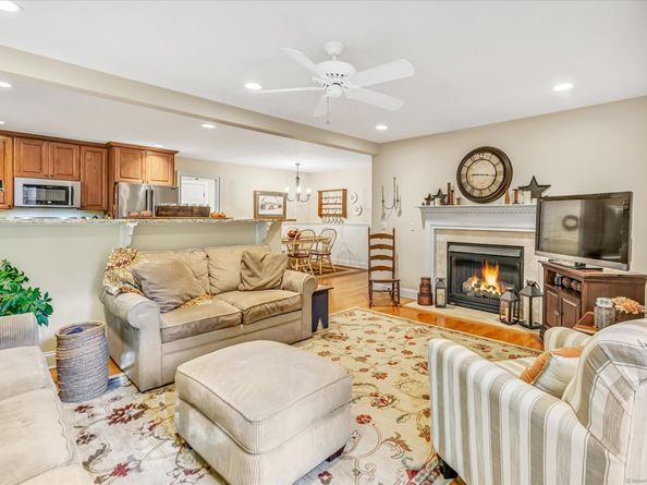 26 Bunker Hill Circle 26, Shelton CT 06484