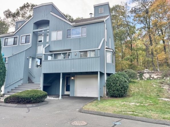 302 Pheasant glen Drive 302, Shelton CT 06484