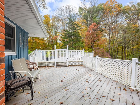 44 Obtuse Road N, Brookfield CT 06804