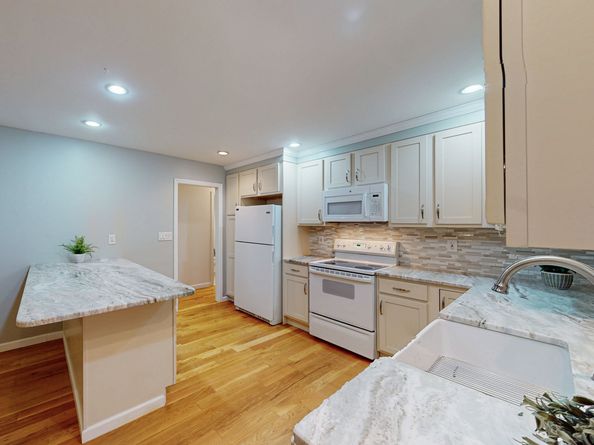 44 Obtuse Road N, Brookfield CT 06804
