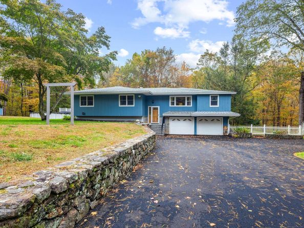 44 Obtuse Road N, Brookfield CT 06804