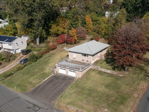 10 Jeanette Road, Danbury CT 06811
