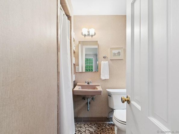 42 Old Washington Road, Ridgefield CT 06877
