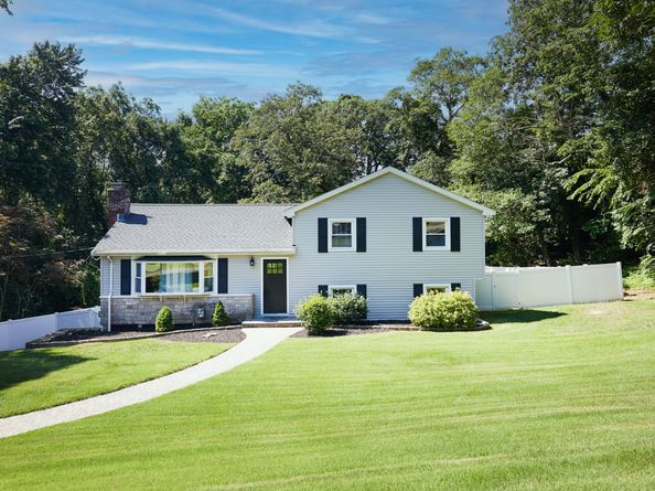 12 Sunnycrest Road, Trumbull CT 06611