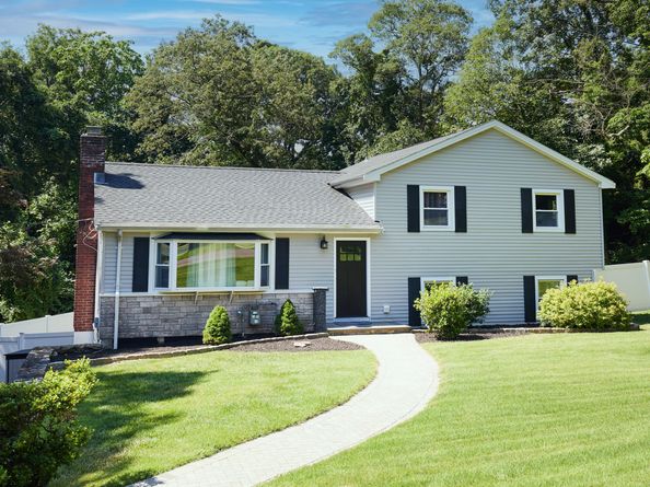 12 Sunnycrest Road, Trumbull CT 06611