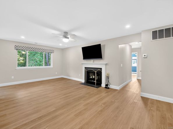 302 Fairmount Drive B, Monroe CT 06468