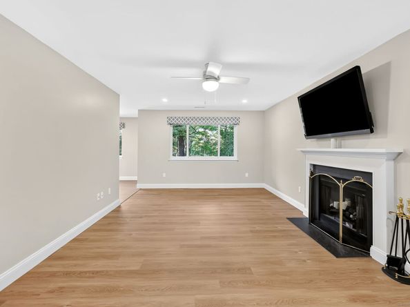 302 Fairmount Drive B, Monroe CT 06468