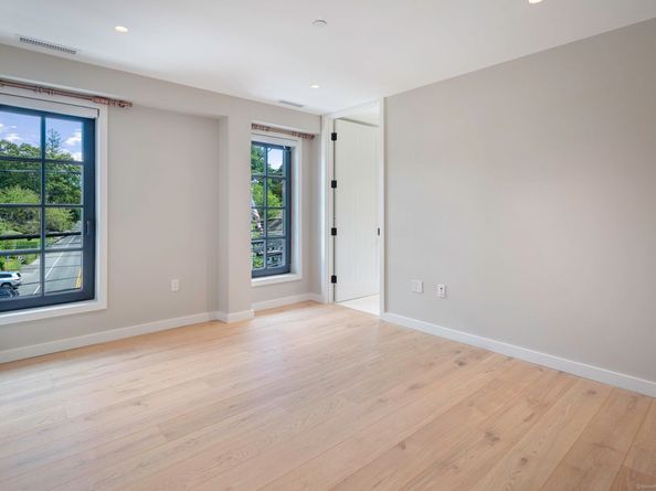 111 Rowayton Avenue 302, Norwalk CT 06853