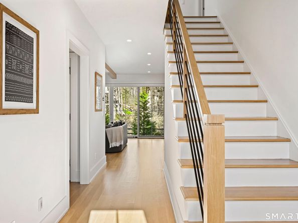 9 White Barns Lane, Norwalk CT 06851