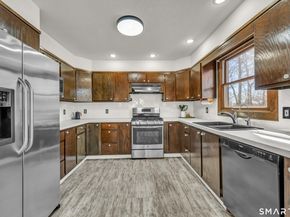 11 Spruce Mountain Trail, Danbury CT 06810