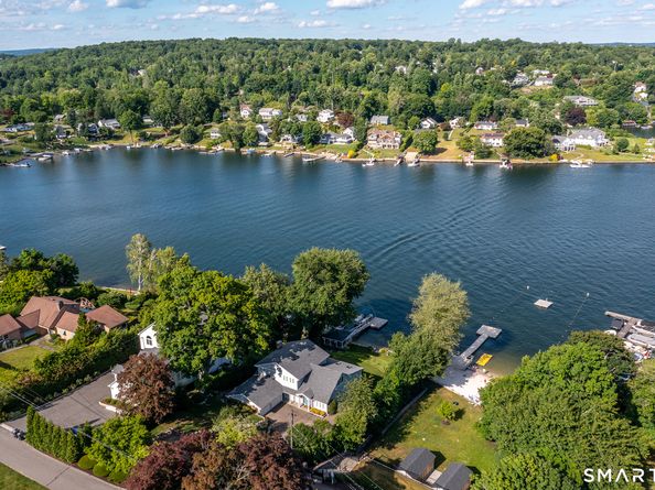 52 Arrowhead Road, Brookfield CT 06804