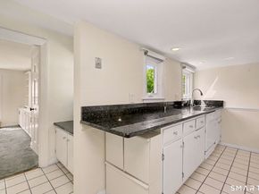 24 Saint Johns Place 4, New Canaan CT 06840