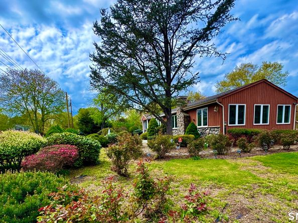 22 Larkspur Drive, Trumbull CT 06611