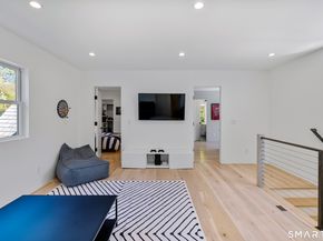 13 Sunswyck Road, Darien CT 06820