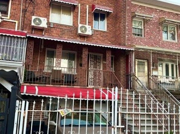 4775 Barnes Avenue, Bronx NY 10470