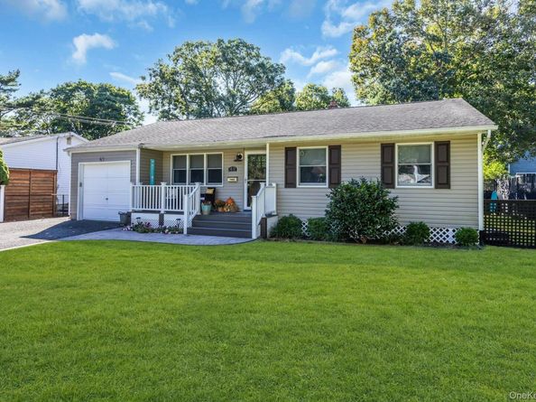 49 Muriel Place, West Sayville NY 11796
