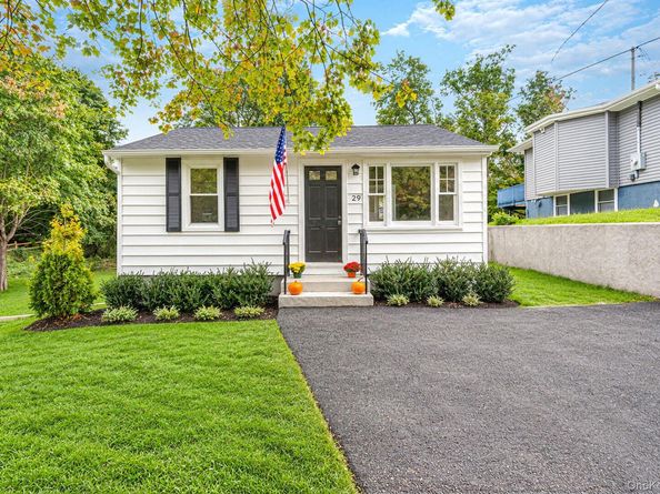 29 Overhill Road, Rocky Point NY 11778