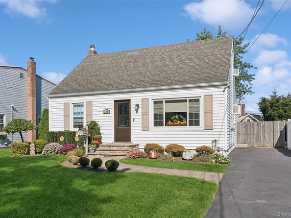 295 N Atlanta Avenue, Massapequa NY 11758