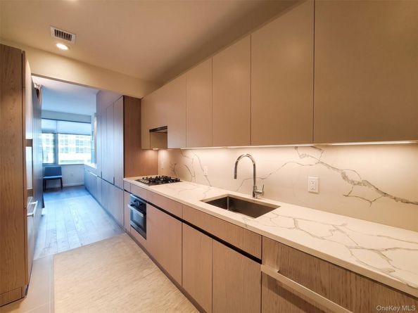 13327 39th Avenue 6D, Flushing NY 11354